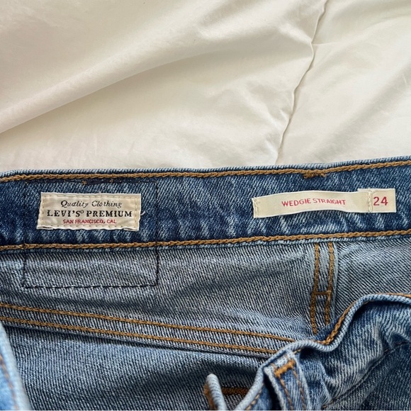 Levi’s Wedgie Straight Jeans in Salsa Spice - Picture 4 of 5
